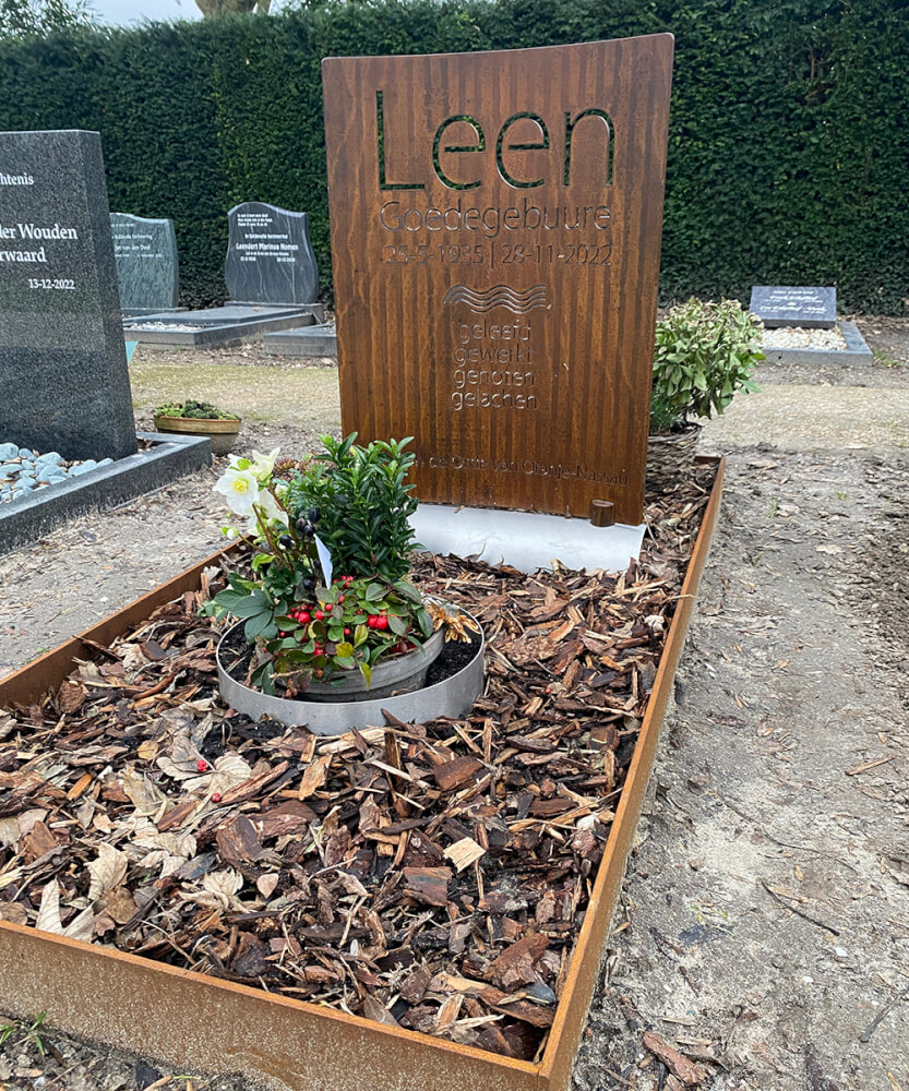 Cortenstalen gedenkmonument Essehof Nieuwerkerk